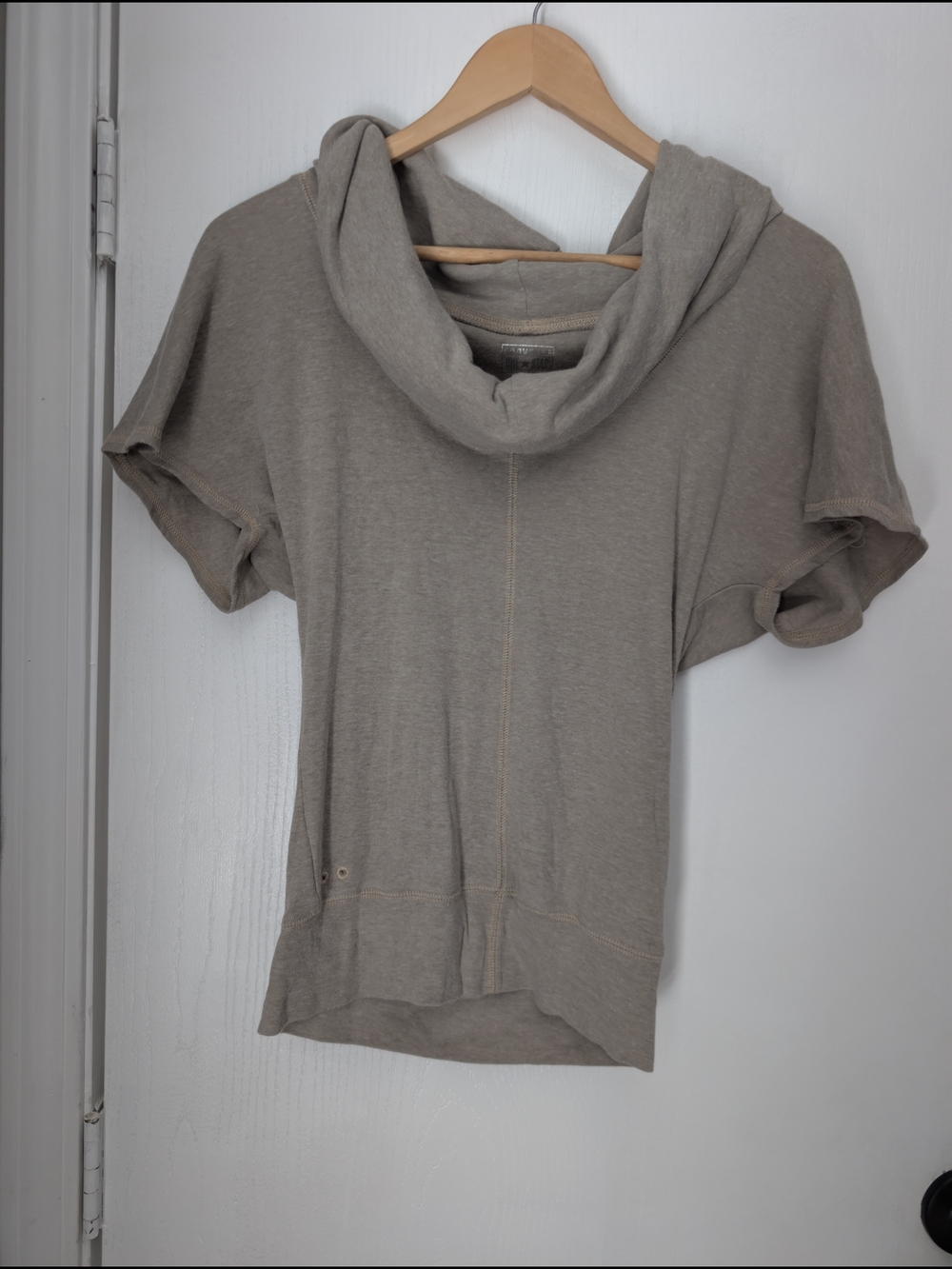 Converse Short Sleeve Hooded Top in Taupe